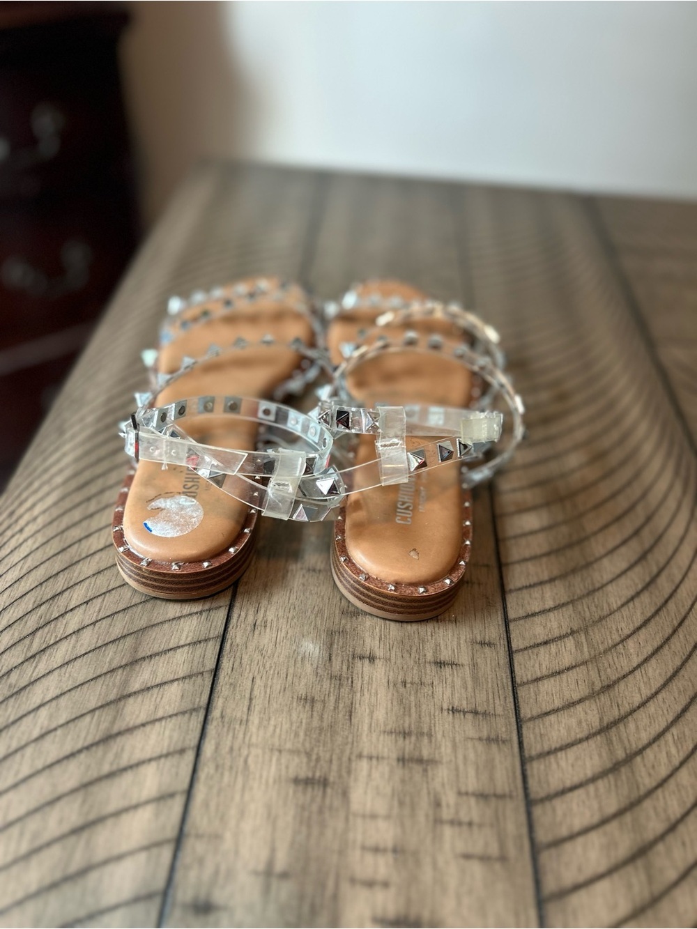 Cushionaire Studded Women's Gladiator Sandals 7.5 - Picture 2 of 4
